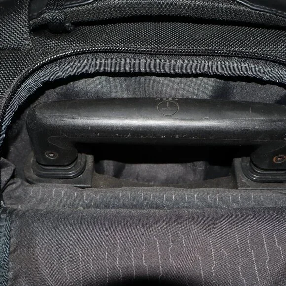 Tumi T-Tech Presidio Macarthur Wheeled Compact Laptop Briefcase Style 67102D - Picture 7 of 15